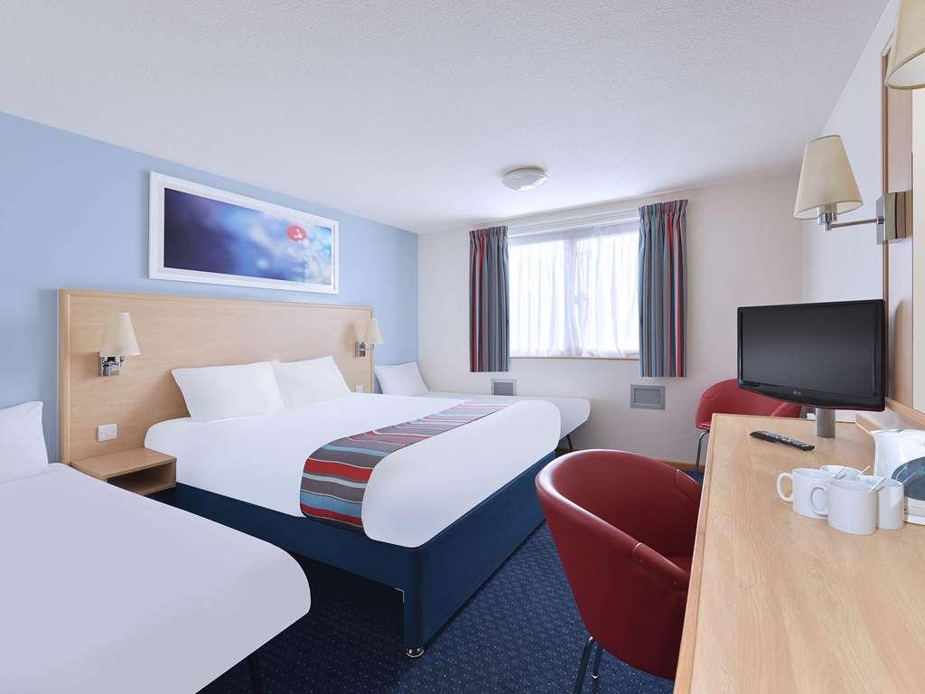 Travelodge Peterborough Alwalton Room photo